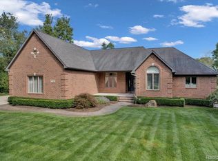 206 Presidio Dr, Ortonville, MI 48462