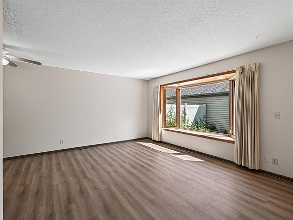 4th image of 5526 Meister Rd NE