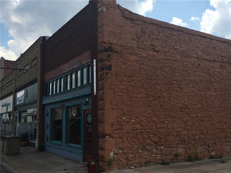 2nd image of 318 W Main St