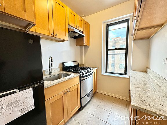 2nd image of 30 Park Ter E APT 5G