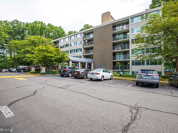 3rd image of 4415 Briarwood Ct N APT 53