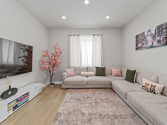 4th image of 27218 Narrowleaf Willow Ln
