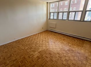 263 Maclaren St #201, Ottawa, ON K2P 0M1