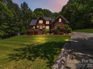 280 Catawba Crest Ln, Lake Wylie, SC 29710