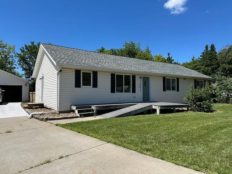 2802 SW Glenbrooke Ct — Photo 1
