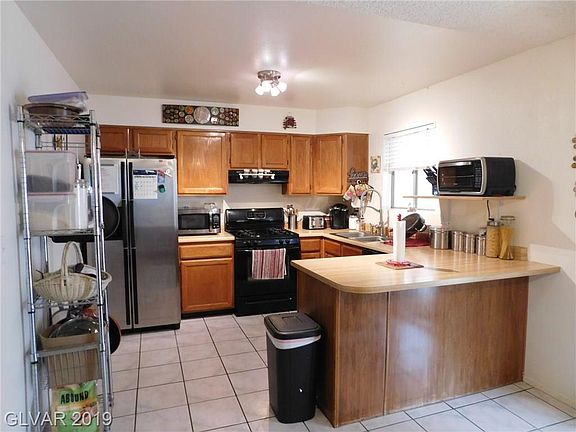 3rd image of 438 Woodridge Dr