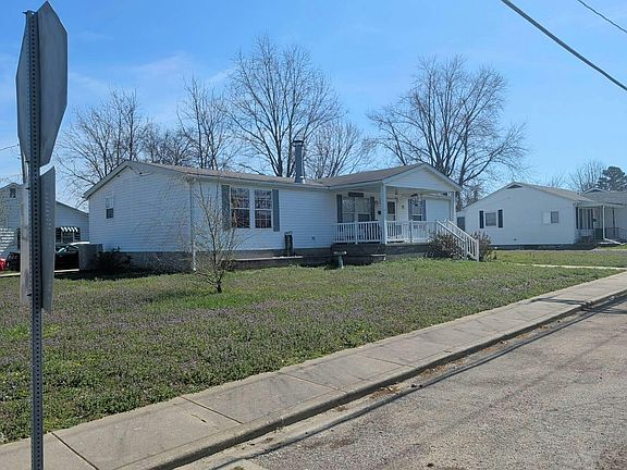 3rd image of 201 Park Dr