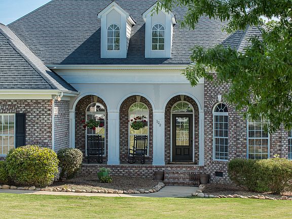 3rd image of 122 Birch Meadow Dr
