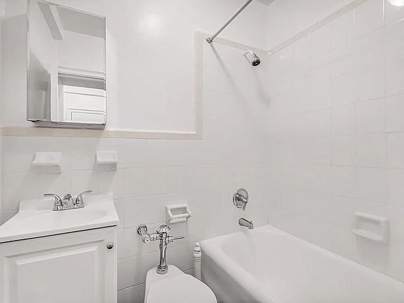 4th image of 208 W 23rd St APT 319