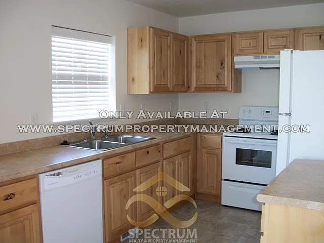 2011 N Churchill Dr — Photo 6