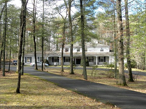 3rd image of 208 Country Club Ln