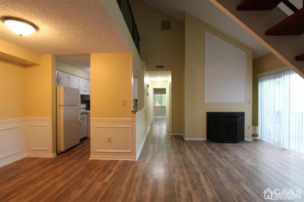 2 bed, 2.0 bath, 1068 sqft, $2,500 — Photo 3