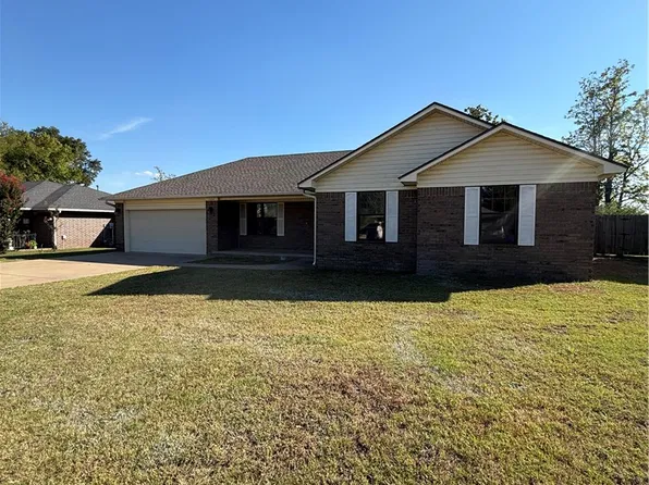 1524 E 15th St, Russellville, AR 72802