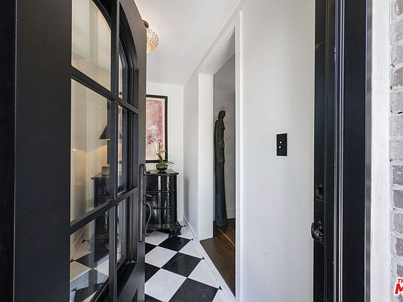 3rd image of 8961 Dicks St