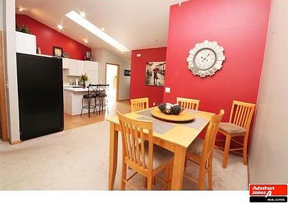 3rd image of 19 Crowfoot Ct