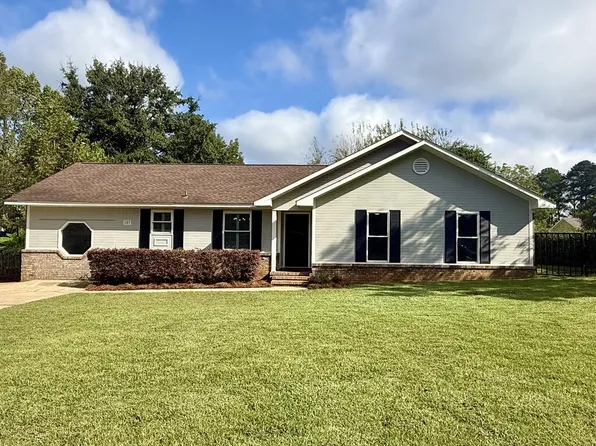 107 Bartlet Ln, Dothan, AL 36305