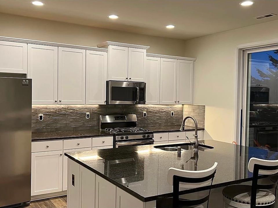 1st image of 3013 Dunhill Ln
