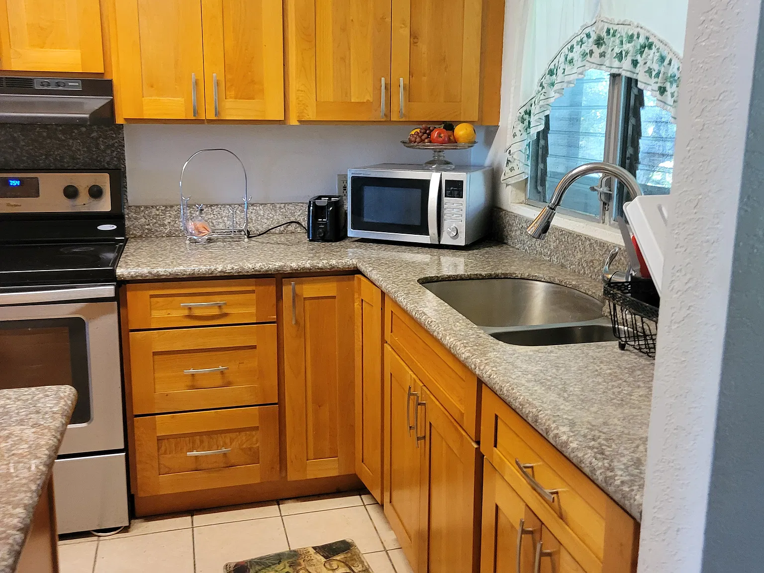 2 bed, 941 sqft, $2,600 — Photo 2