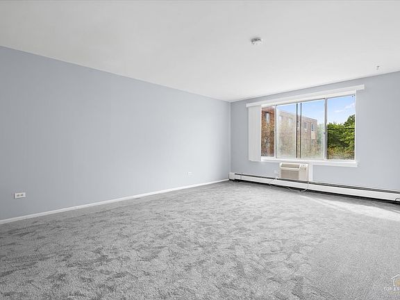 5th image of 1500 Robin Cir APT 306