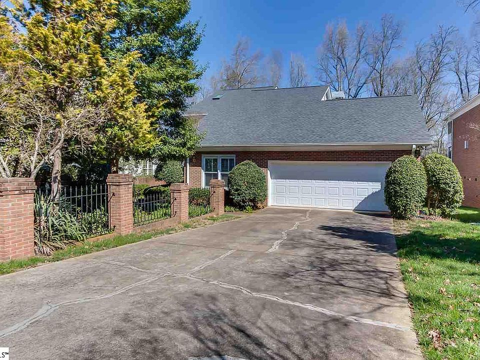 1st image of 206 Hidden Hills Dr