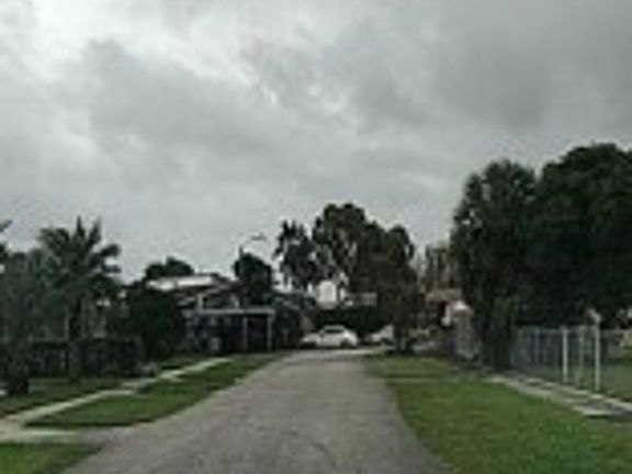 Exterior Neighborhood (street photo)
