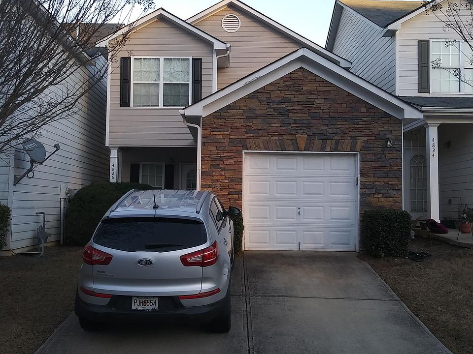 Front of townhome.