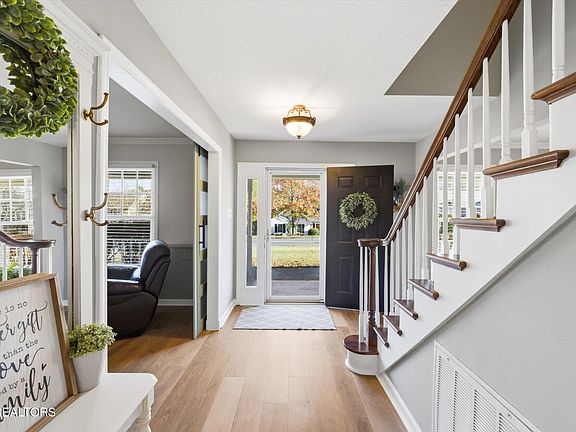 4th image of 717 Oxford Hills Dr