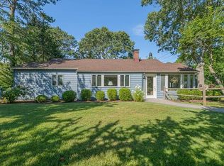 10 Washington Ave E, Hampton Bays, NY 11946
