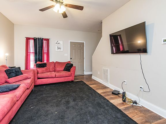 3rd image of 355-357 Williamsburg Ln