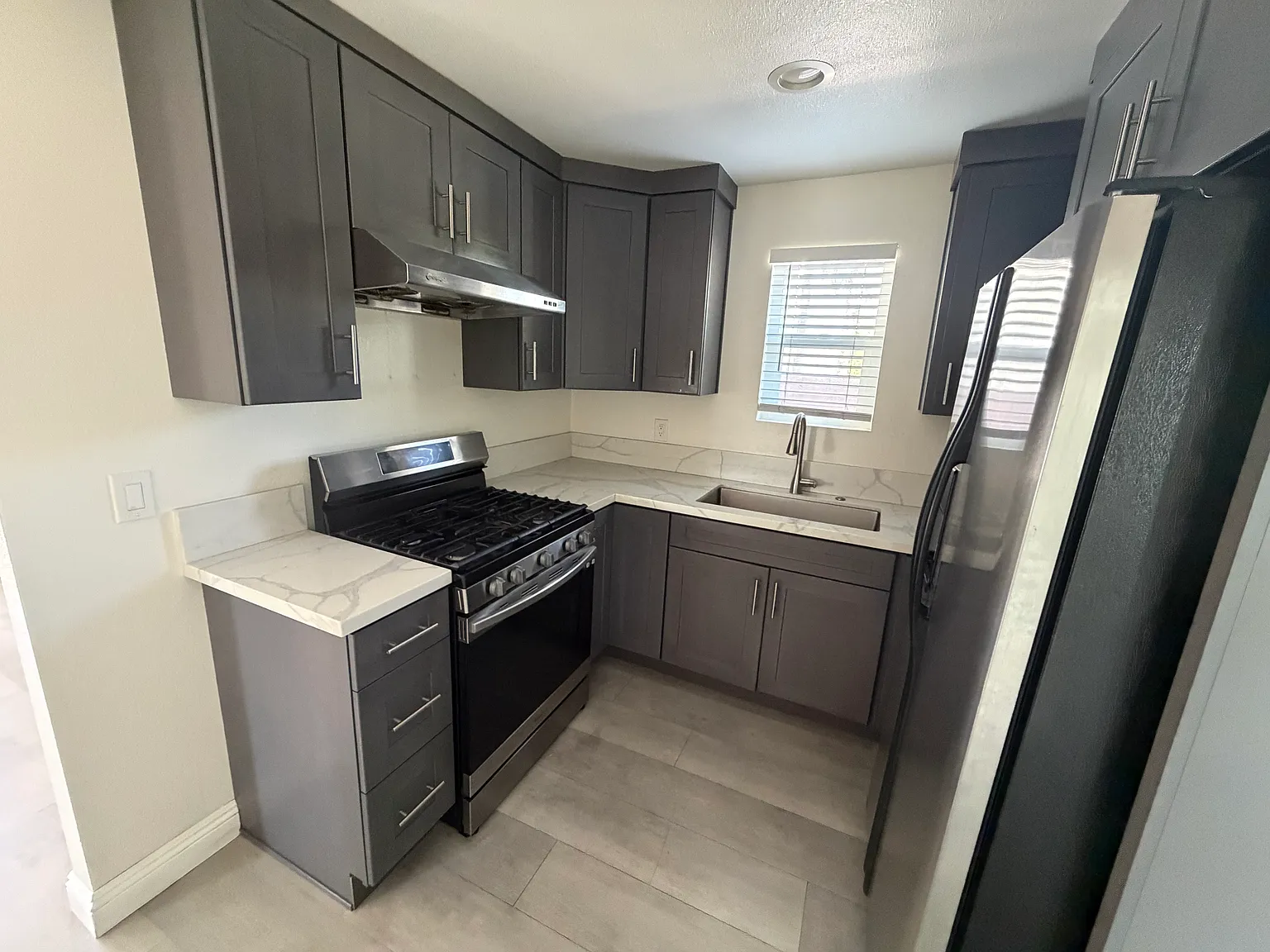 2 bed, 750 sqft, $2,500 — Photo 4
