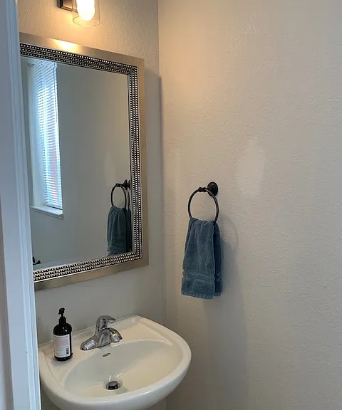 109 Sparrow Ave — Photo 7