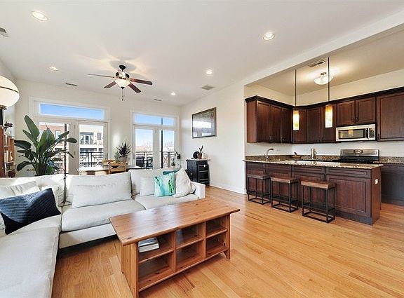 3rd image of 2701 W Chicago Ave APT 3N