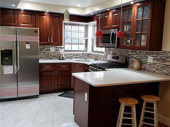 3rd image of 1064 Brinsmade Ave