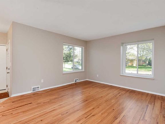 3rd image of 2912 Renfrew St