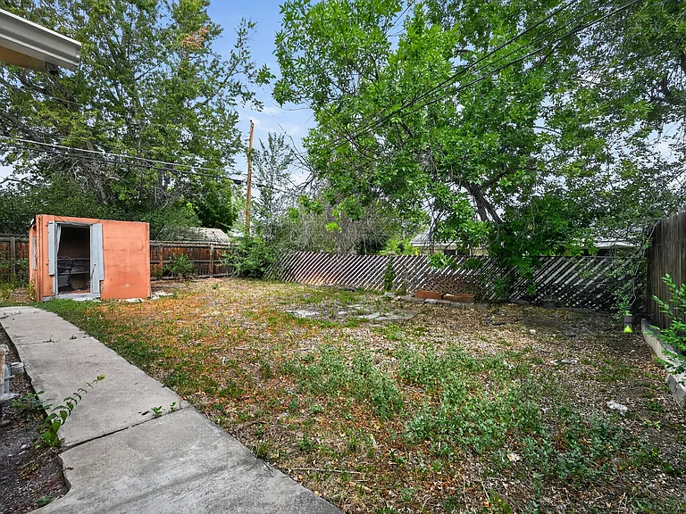 225 S Holland St — Photo 2