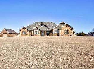 12 Chisholm Ln, Enid, OK 73703