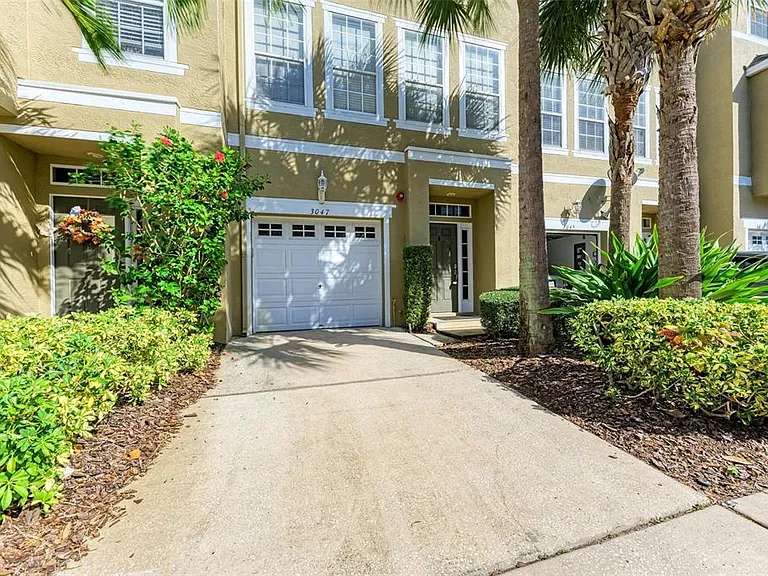 3047 Pointeview Dr — Photo 3