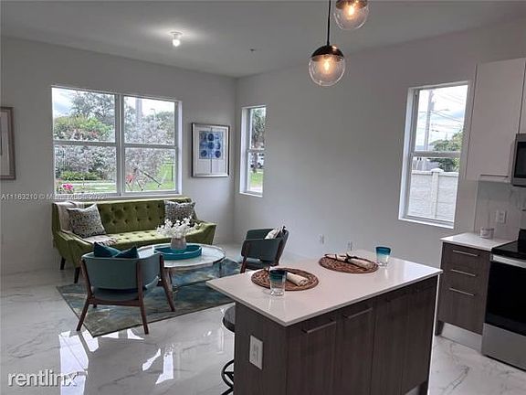 5th image of 405 NE 35th Ct #1