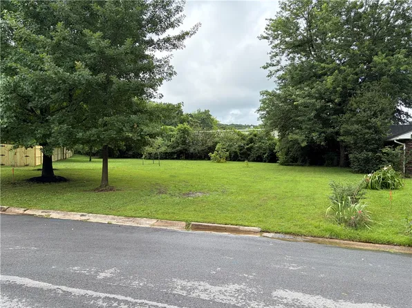 W Selle Dr, Fayetteville, AR 72701