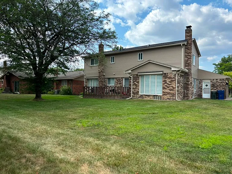 44615 Crestmont Dr — Photo 2