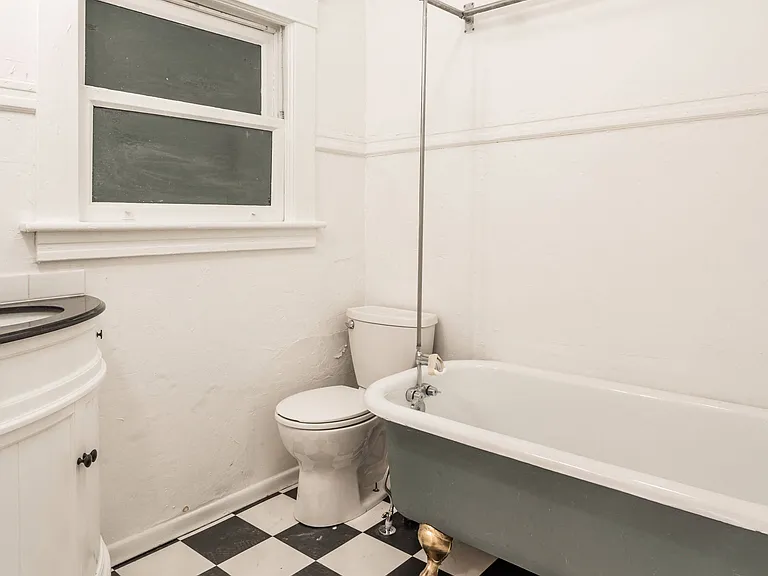 Midtown West Apartments — Photo 7
