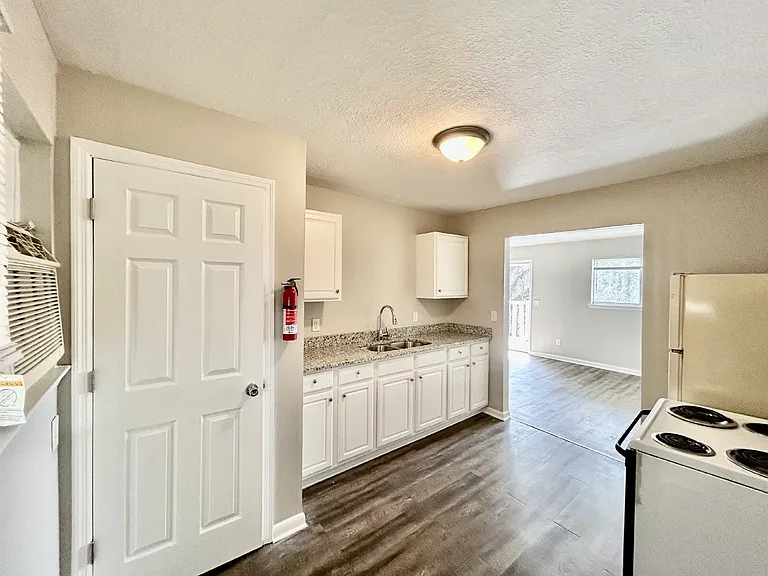 208 Valley View Ave #10 — Photo 16