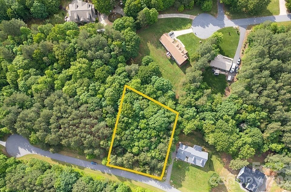 1st image of 136 Oak Point Ln #36
