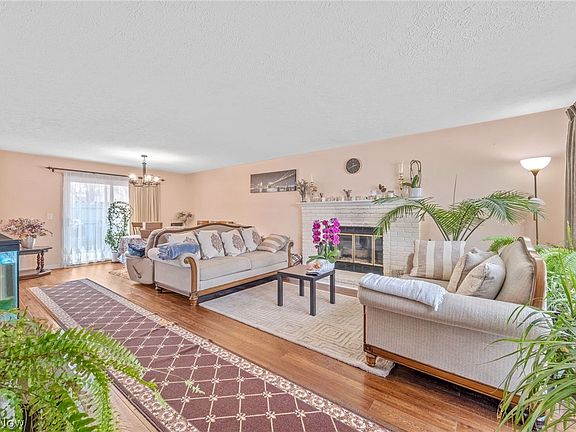 4th image of 921 Tollis Pkwy #15