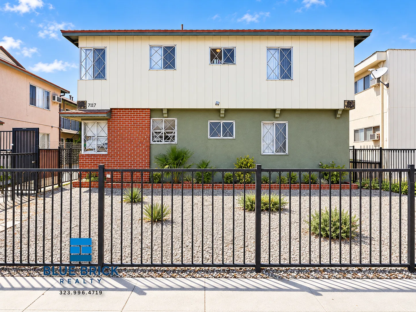 Bright 1-Bedroom with A/C, On-Site Laundry & Gated Parking — Photo 3