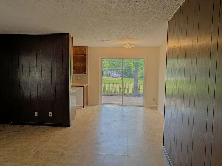 402 Skyline Ave — Photo 6