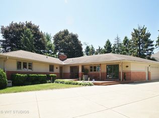 901 W Isabella St, Mount Prospect, IL 60056