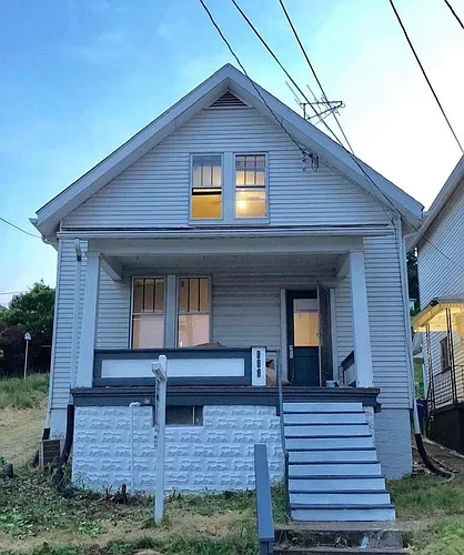 909 Oakland Ave Photo 1