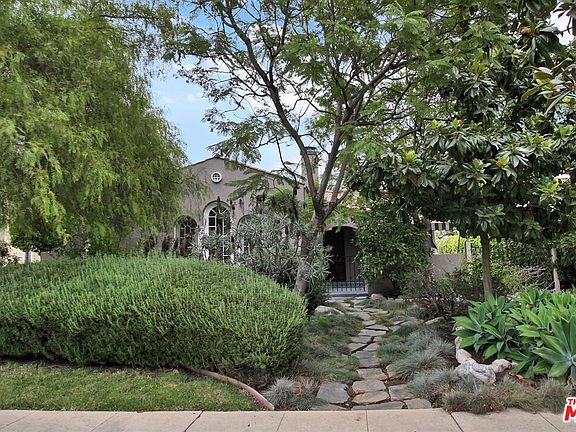 2nd image of 208 N Beachwood Dr