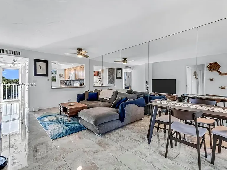 120 Royal Park Dr #4F — Photo 4